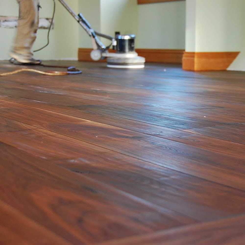 Character Walnut with Contour Sanding Flooring